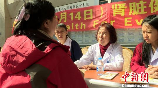 孩子太胖家长要注意 大口吃肉未必是好事 孩子太胖家长要注意大口吃肉未必是好事