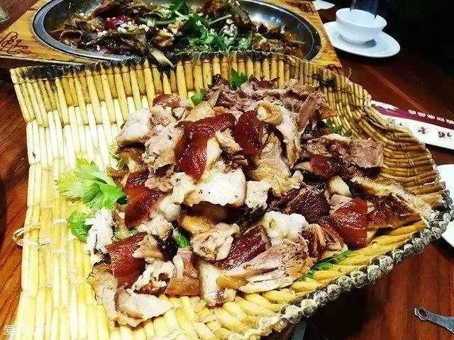 东北菜份量那么大,他们怎么赚钱?.