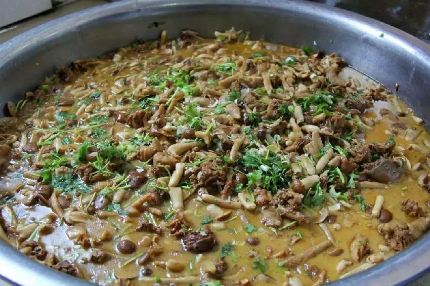 东北菜份量那么大,他们怎么赚钱?.