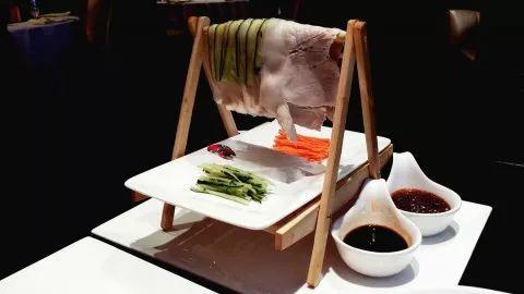 从餐饮界LV沦落到卖盒饭,张兰是如何把一手好牌打烂的?